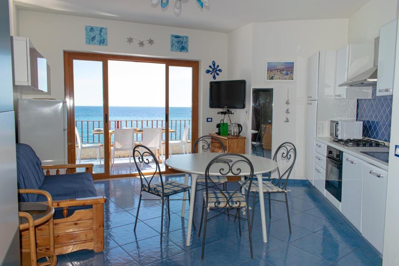 Beach House Acquamarina Letojanni Bagian luar foto
