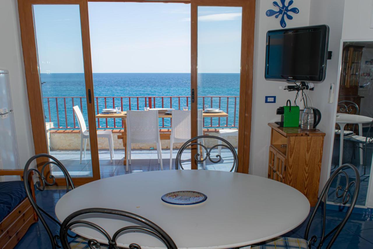 Beach House Acquamarina Letojanni Bagian luar foto