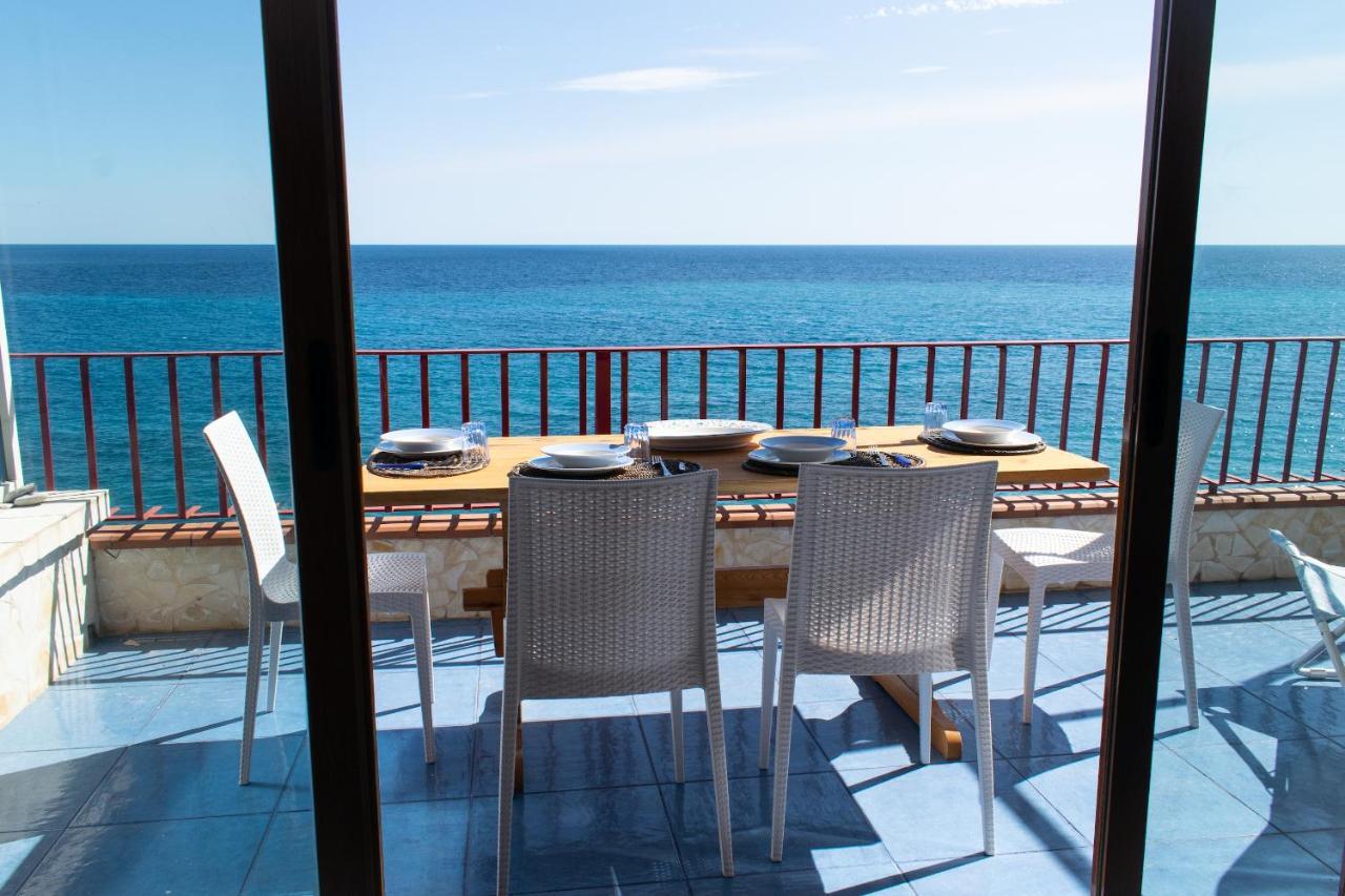 Beach House Acquamarina Letojanni Bagian luar foto