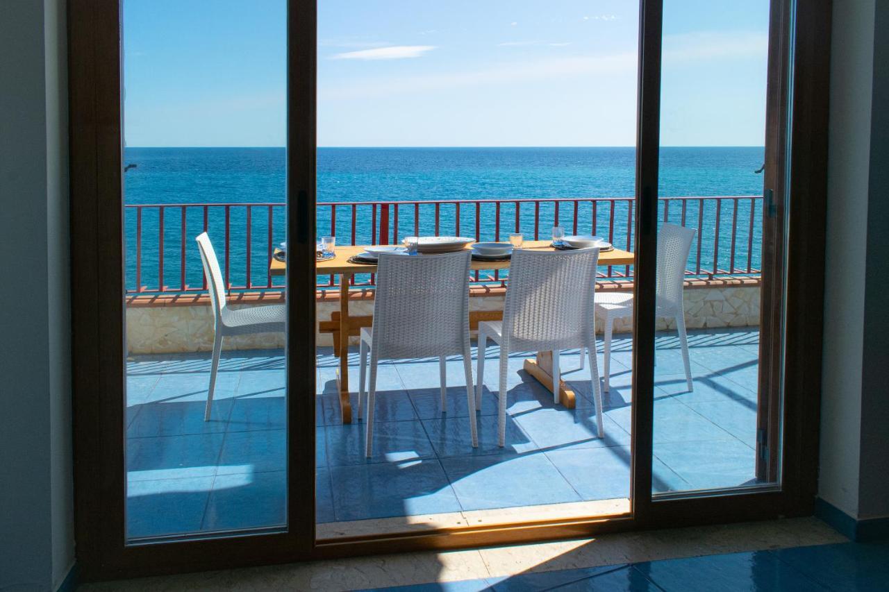 Beach House Acquamarina Letojanni Bagian luar foto