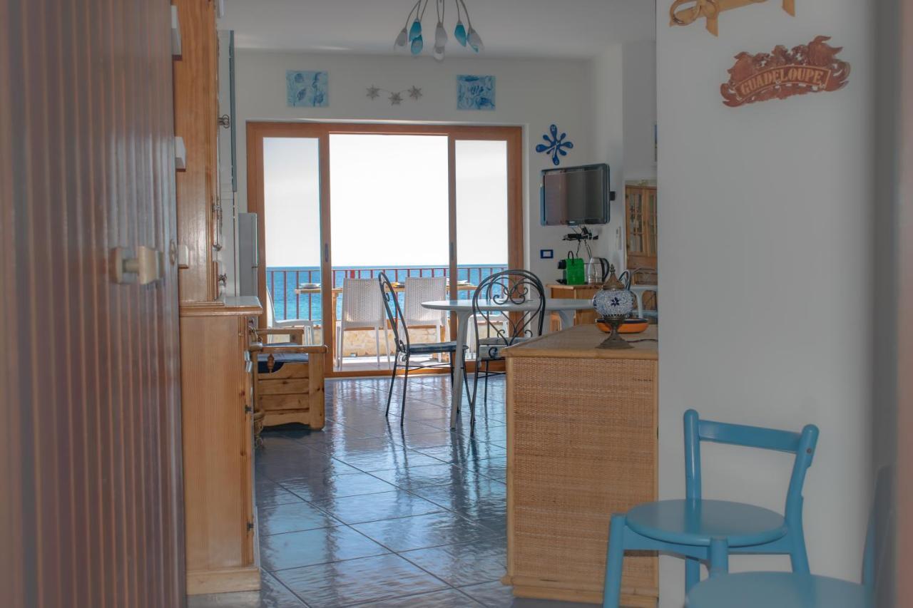 Beach House Acquamarina Letojanni Bagian luar foto