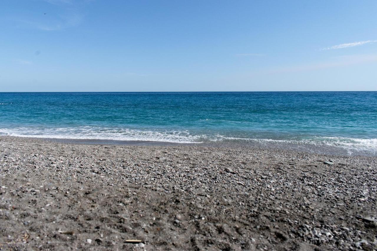 Beach House Acquamarina Letojanni Bagian luar foto