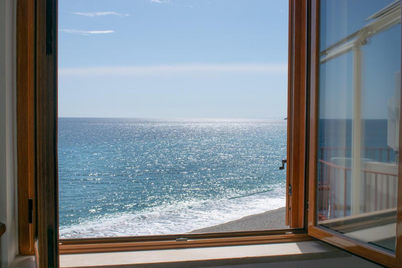 Beach House Acquamarina Letojanni Bagian luar foto